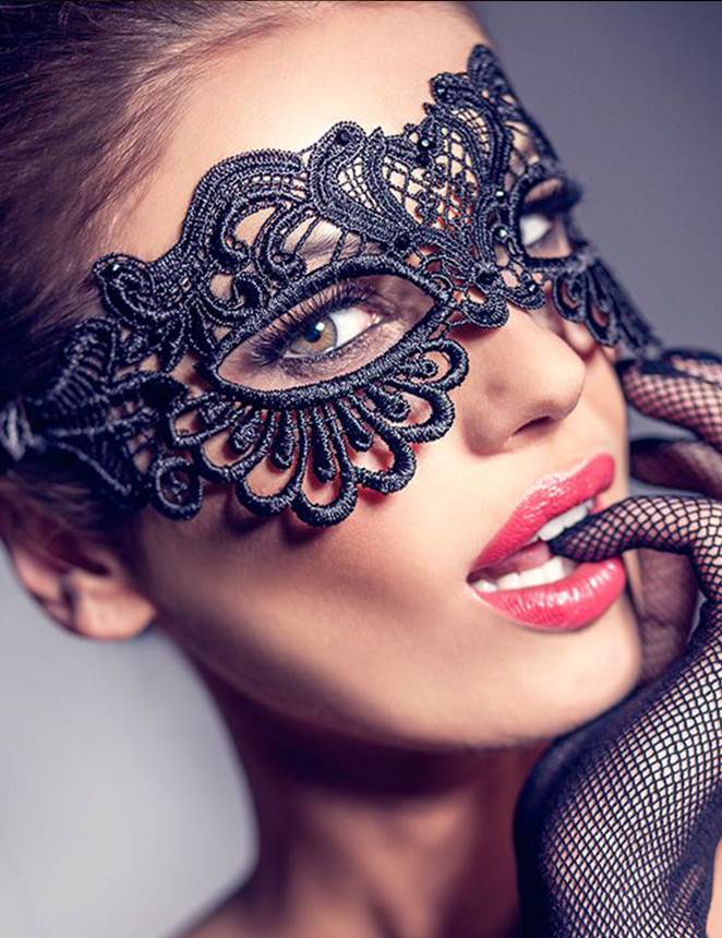 Alluring Black Lace Masquerade Eye Mask - 2 Pieces
