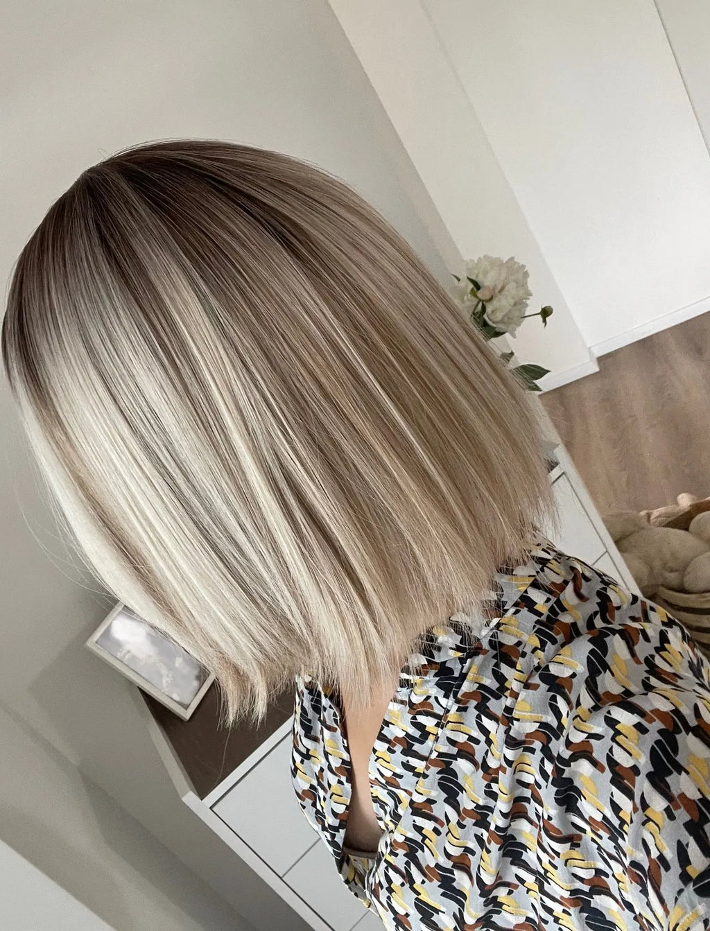 Short Blonde Bob Synthetic Wig - Crossdresser's Chic Shoulder-Length Straight Style with Dark Root and Mixed White Hair